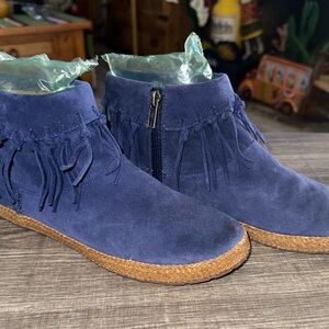 UGG BLUE SHENENDOAH FRINGE ANKLE BOOT..  8.5M. EUC